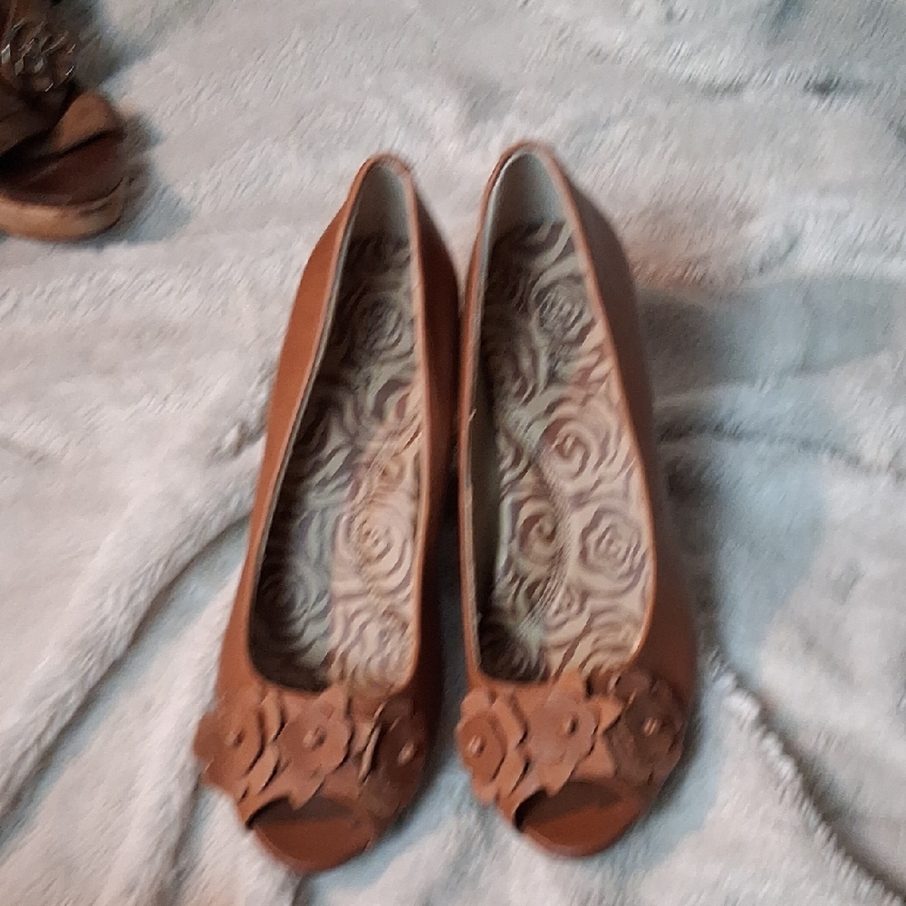 Kenneth Cole Reaction Brown Floral Heels